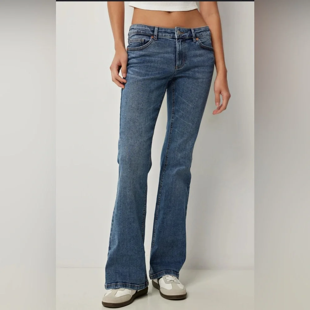 Sz 9 Ardene women’s mid rise flare leg blue jeans stretchy jeans - Picture 2 of 13